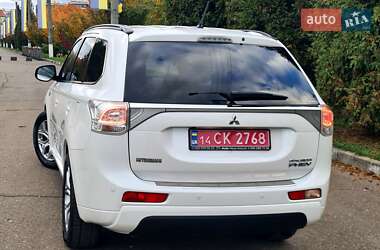 Позашляховик / Кросовер Mitsubishi Outlander 2014 в  фото 11 Позашляховик / Кросовер Mitsubishi Outlander 2014 в
