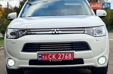 Позашляховик / Кросовер Mitsubishi Outlander 2014 в  фото 16 Позашляховик / Кросовер Mitsubishi Outlander 2014 в