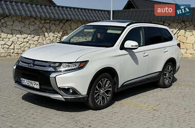 Внедорожник / Кроссовер Mitsubishi Outlander 2015 в 