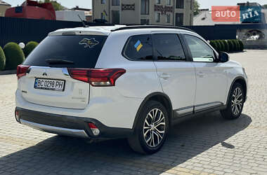 Внедорожник / Кроссовер Mitsubishi Outlander 2015 в 