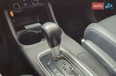 Внедорожник / Кроссовер Mitsubishi Outlander 2012 в 