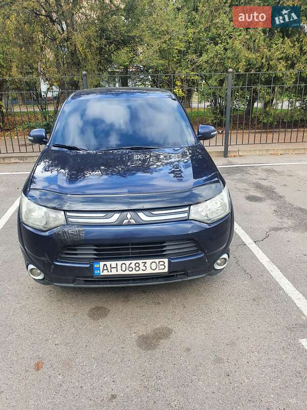 Внедорожник / Кроссовер Mitsubishi Outlander 2013 в Кривом Роге