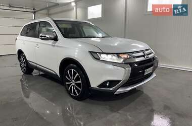 Позашляховик / Кросовер Mitsubishi Outlander 2016 в  фото 10 Позашляховик / Кросовер Mitsubishi Outlander 2016 в