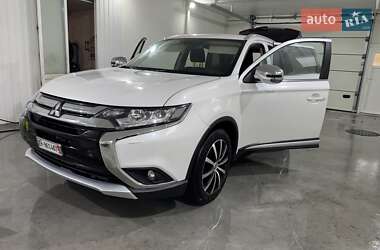 Позашляховик / Кросовер Mitsubishi Outlander 2016 в  фото 15 Позашляховик / Кросовер Mitsubishi Outlander 2016 в