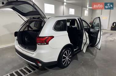 Позашляховик / Кросовер Mitsubishi Outlander 2016 в  фото 18 Позашляховик / Кросовер Mitsubishi Outlander 2016 в