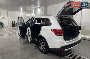 Позашляховик / Кросовер Mitsubishi Outlander 2016 в  фото 21 Позашляховик / Кросовер Mitsubishi Outlander 2016 в