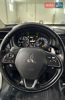 Позашляховик / Кросовер Mitsubishi Outlander 2016 в  фото 30 Позашляховик / Кросовер Mitsubishi Outlander 2016 в