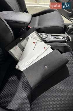 Позашляховик / Кросовер Mitsubishi Outlander 2016 в  фото 39 Позашляховик / Кросовер Mitsubishi Outlander 2016 в