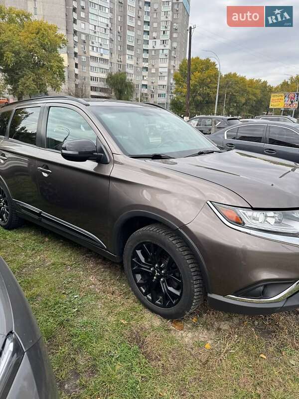 Внедорожник / Кроссовер Mitsubishi Outlander 2018 в Киеве