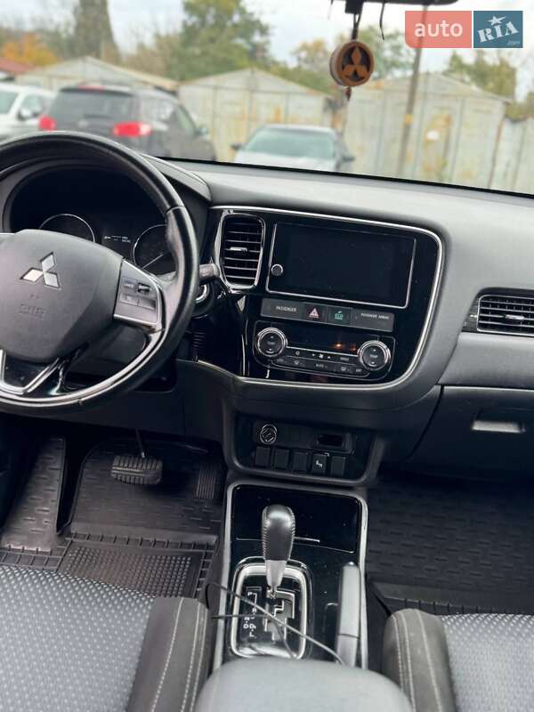 Внедорожник / Кроссовер Mitsubishi Outlander 2018 в Киеве