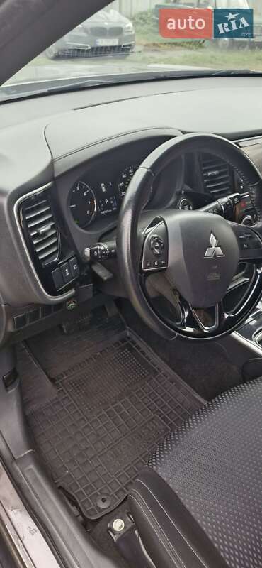 Внедорожник / Кроссовер Mitsubishi Outlander 2018 в Киеве
