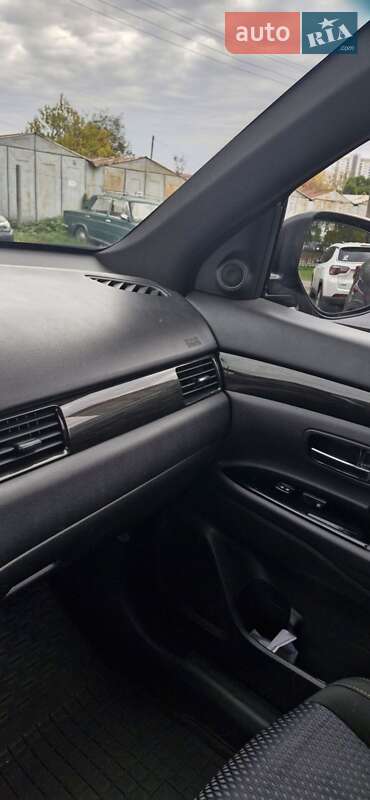 Внедорожник / Кроссовер Mitsubishi Outlander 2018 в Киеве