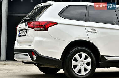Внедорожник / Кроссовер Mitsubishi Outlander 2021 в 