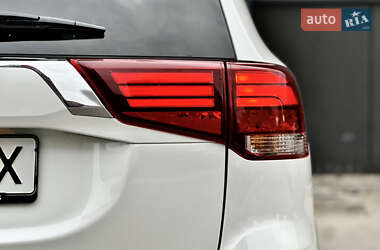 Внедорожник / Кроссовер Mitsubishi Outlander 2021 в 