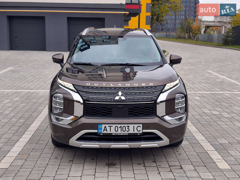 Внедорожник / Кроссовер Mitsubishi Outlander 2022 в Ивано-Франковске