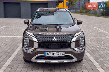 Внедорожник / Кроссовер Mitsubishi Outlander 2022 в 