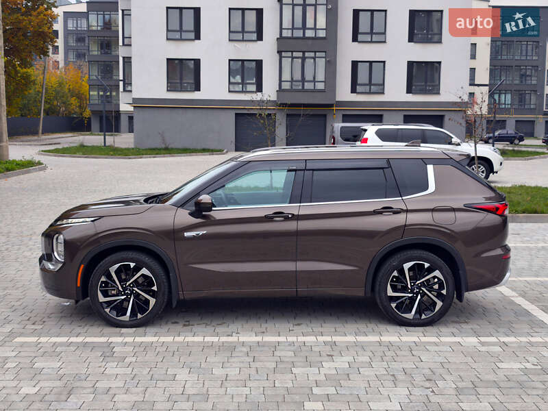 Внедорожник / Кроссовер Mitsubishi Outlander 2022 в Ивано-Франковске