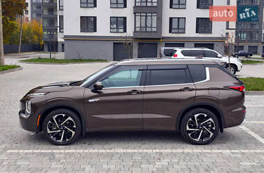 Внедорожник / Кроссовер Mitsubishi Outlander 2022 в 