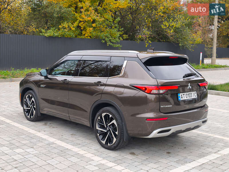 Внедорожник / Кроссовер Mitsubishi Outlander 2022 в Ивано-Франковске