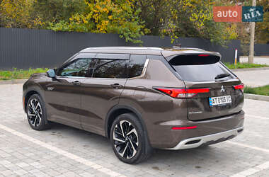Внедорожник / Кроссовер Mitsubishi Outlander 2022 в 
