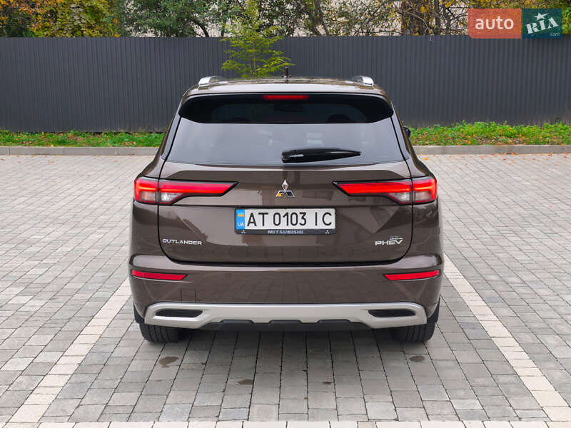 Внедорожник / Кроссовер Mitsubishi Outlander 2022 в Ивано-Франковске