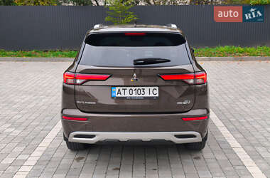 Внедорожник / Кроссовер Mitsubishi Outlander 2022 в 