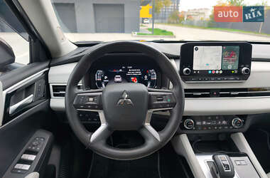 Внедорожник / Кроссовер Mitsubishi Outlander 2022 в 