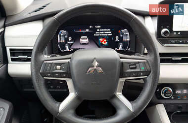 Внедорожник / Кроссовер Mitsubishi Outlander 2022 в 
