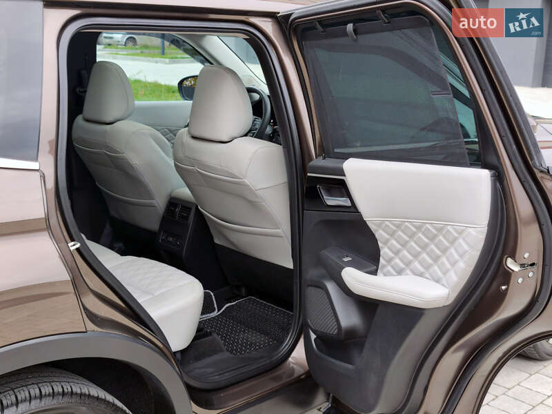 Внедорожник / Кроссовер Mitsubishi Outlander 2022 в Ивано-Франковске