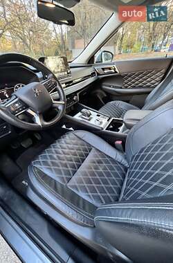 Внедорожник / Кроссовер Mitsubishi Outlander 2022 в 