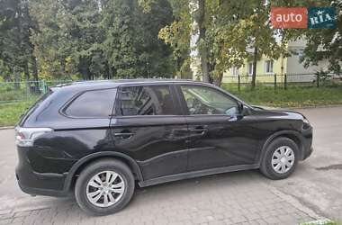 Внедорожник / Кроссовер Mitsubishi Outlander 2014 в 