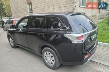 Внедорожник / Кроссовер Mitsubishi Outlander 2014 в 