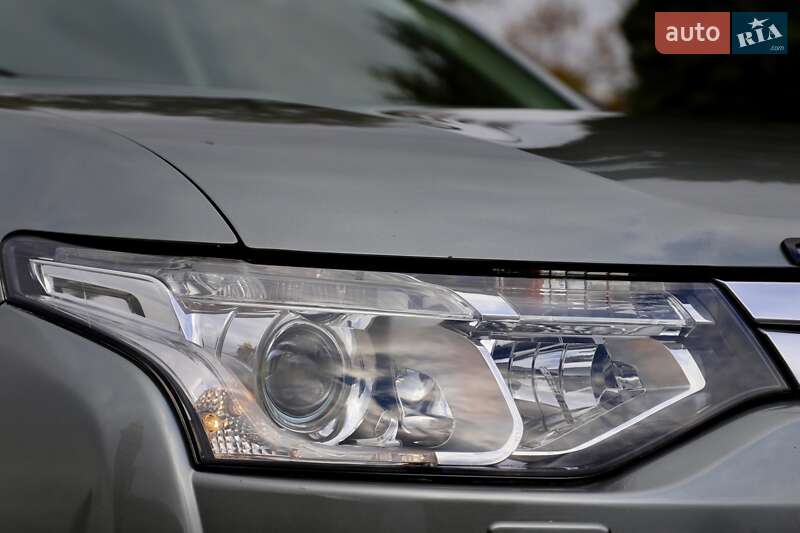 Внедорожник / Кроссовер Mitsubishi Outlander 2016 в Дрогобыче