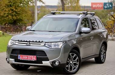 Внедорожник / Кроссовер Mitsubishi Outlander 2016 в 