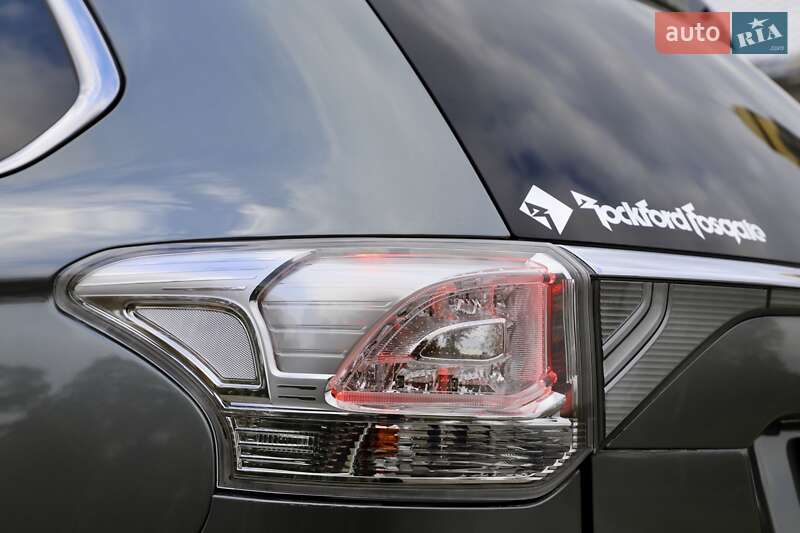Внедорожник / Кроссовер Mitsubishi Outlander 2016 в Дрогобыче