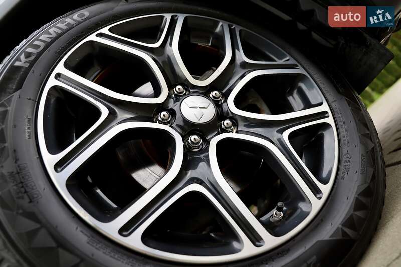 Внедорожник / Кроссовер Mitsubishi Outlander 2016 в Дрогобыче