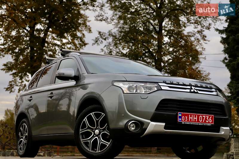 Внедорожник / Кроссовер Mitsubishi Outlander 2016 в Дрогобыче