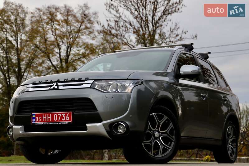 Внедорожник / Кроссовер Mitsubishi Outlander 2016 в Дрогобыче