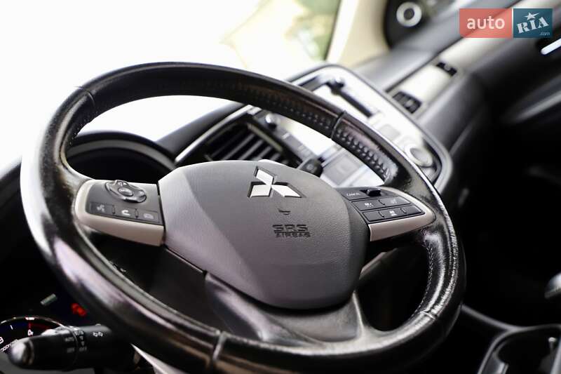 Внедорожник / Кроссовер Mitsubishi Outlander 2016 в Дрогобыче