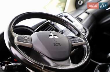 Внедорожник / Кроссовер Mitsubishi Outlander 2016 в 