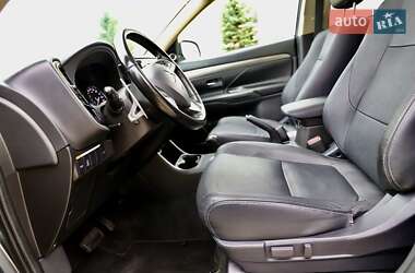 Внедорожник / Кроссовер Mitsubishi Outlander 2016 в 