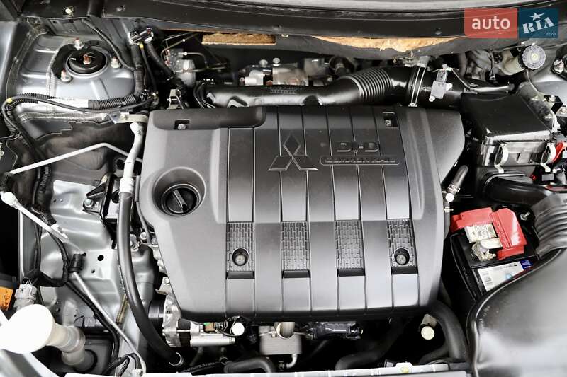 Внедорожник / Кроссовер Mitsubishi Outlander 2016 в Дрогобыче