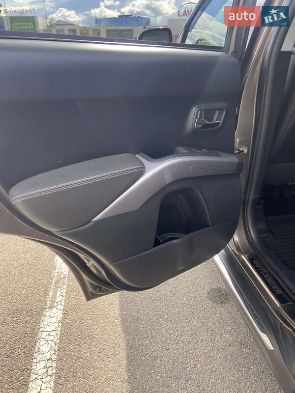 Внедорожник / Кроссовер Mitsubishi Outlander 2010 в Киеве фото 6 Внедорожник / Кроссовер Mitsubishi Outlander 2010 в Киеве