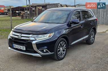 Позашляховик / Кросовер Mitsubishi Outlander 2016 в Одесі