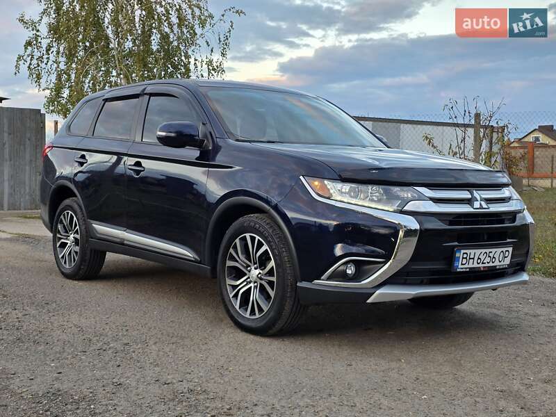Внедорожник / Кроссовер Mitsubishi Outlander 2016 в Одессе