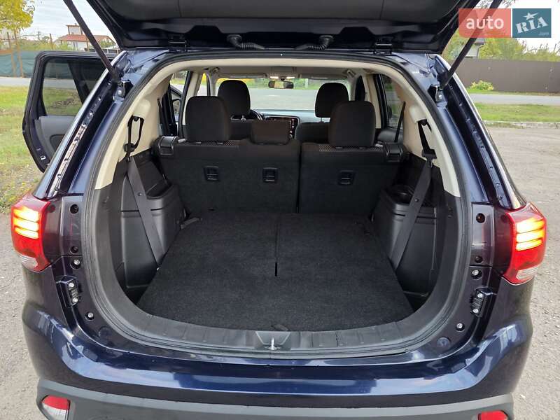 Внедорожник / Кроссовер Mitsubishi Outlander 2016 в Одессе