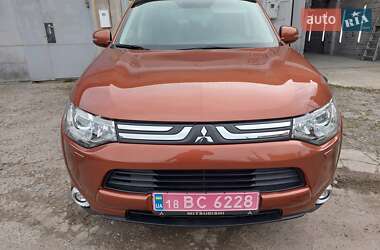 Позашляховик / Кросовер Mitsubishi Outlander 2013 в  фото 8 Позашляховик / Кросовер Mitsubishi Outlander 2013 в