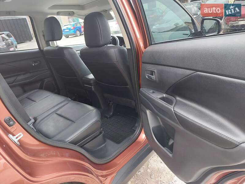 Позашляховик / Кросовер Mitsubishi Outlander 2013 в Рівному фото 23 Позашляховик / Кросовер Mitsubishi Outlander 2013 в Рівному