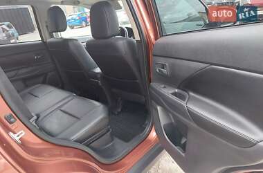 Позашляховик / Кросовер Mitsubishi Outlander 2013 в  фото 23 Позашляховик / Кросовер Mitsubishi Outlander 2013 в