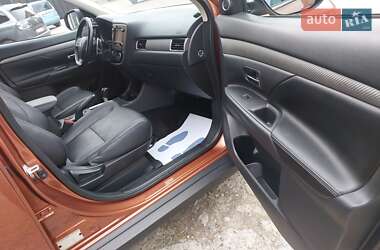 Позашляховик / Кросовер Mitsubishi Outlander 2013 в  фото 26 Позашляховик / Кросовер Mitsubishi Outlander 2013 в